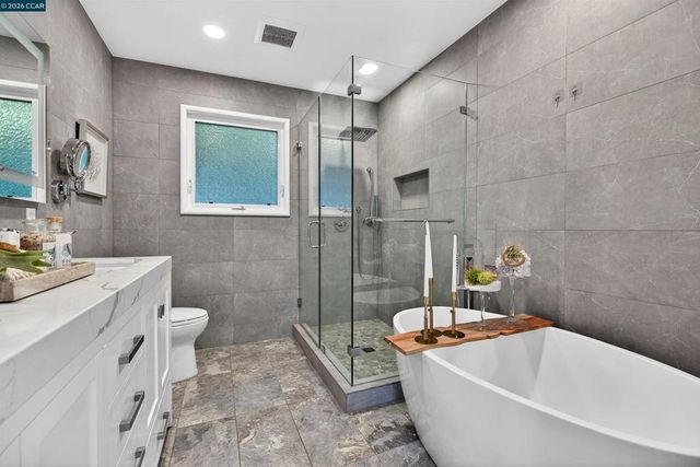 27 Glorietta Ct, Orinda, CA 94563