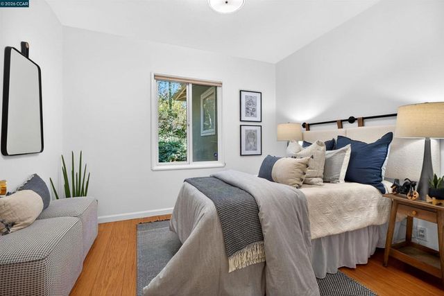 27 Glorietta Ct, Orinda, CA 94563