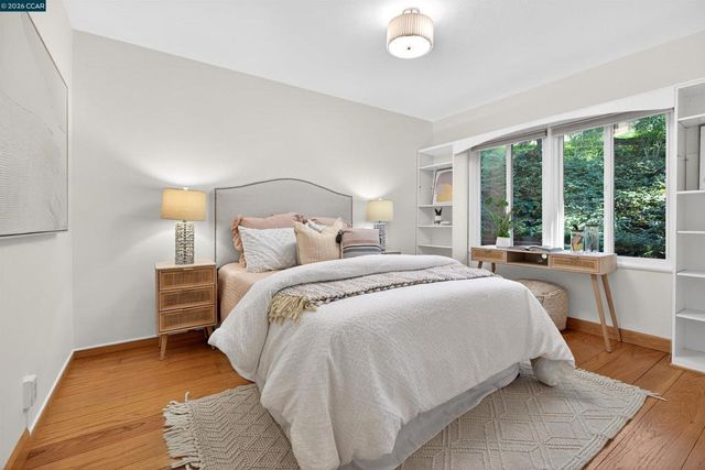 27 Glorietta Ct, Orinda, CA 94563