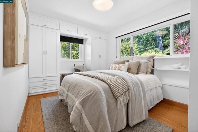 27 Glorietta Ct, Orinda, CA 94563