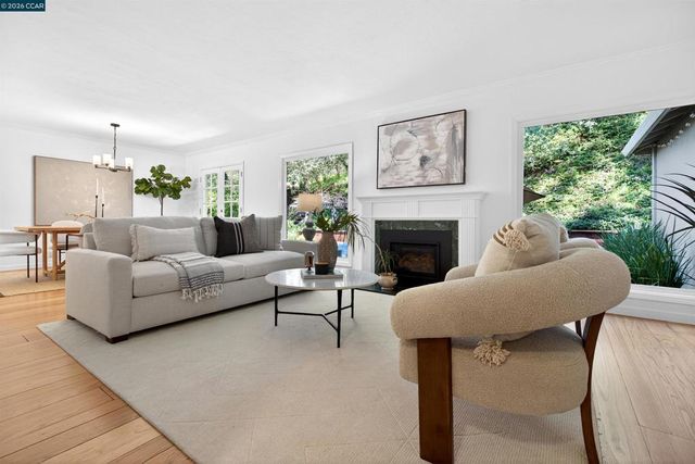 27 Glorietta Ct, Orinda, CA 94563