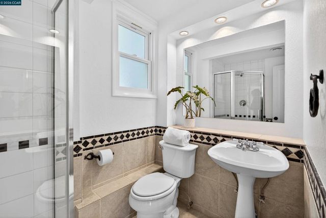 27 Glorietta Ct, Orinda, CA 94563