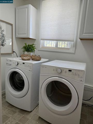 27 Glorietta Ct, Orinda, CA 94563