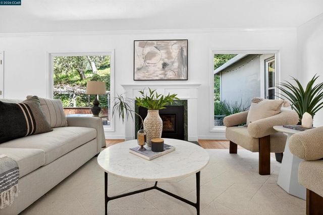 27 Glorietta Ct, Orinda, CA 94563