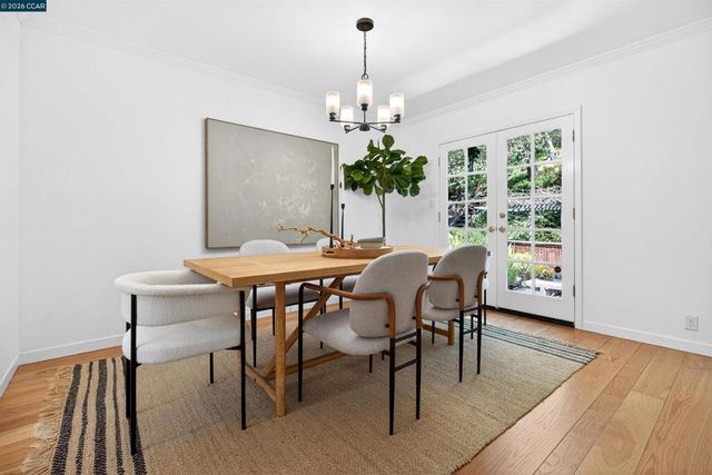 27 Glorietta Ct, Orinda, CA 94563