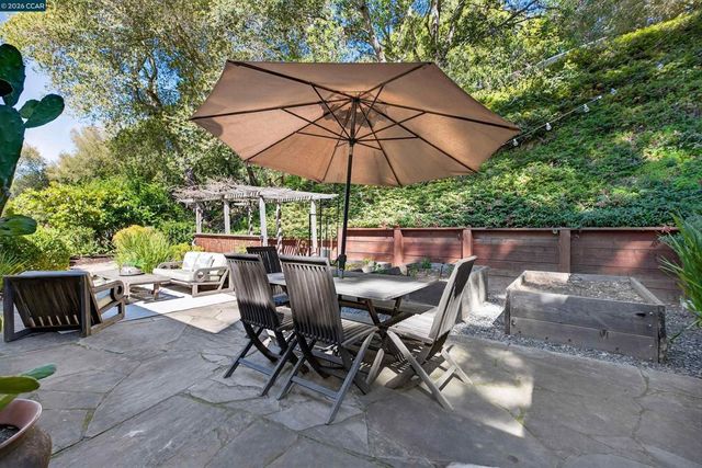 27 Glorietta Ct, Orinda, CA 94563