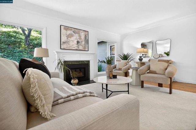 27 Glorietta Ct, Orinda, CA 94563