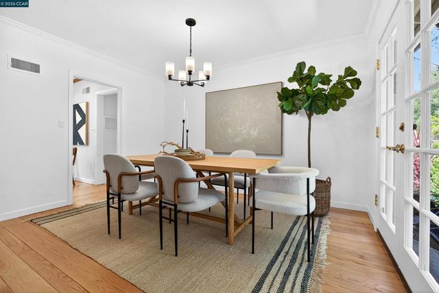 27 Glorietta Ct, Orinda, CA 94563