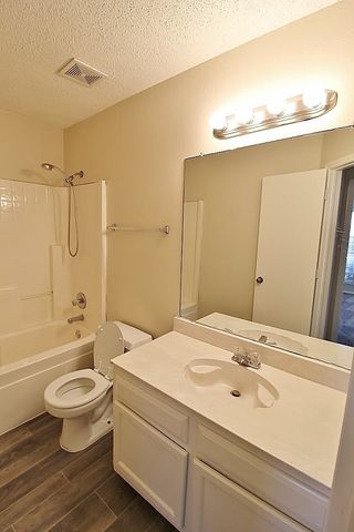 948 Applewood Drive, Cedar Hill, TX 75104