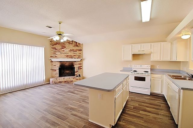 948 Applewood Drive, Cedar Hill, TX 75104