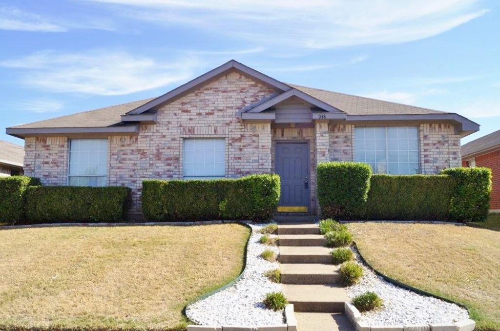948 Applewood Drive, Cedar Hill, TX 75104