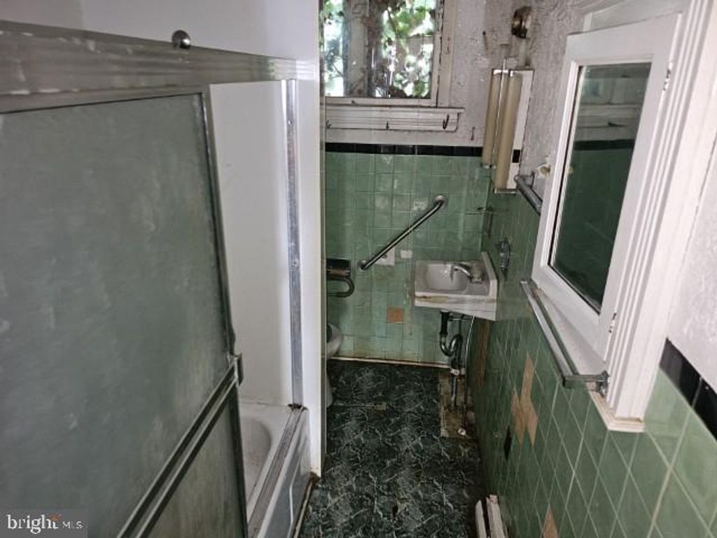 1424 W SPARKS ST, PHILADELPHIA, PA 19141 — photo 2