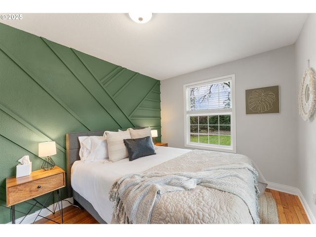 523 W BROCCOLI St, Roseburg, OR 97471