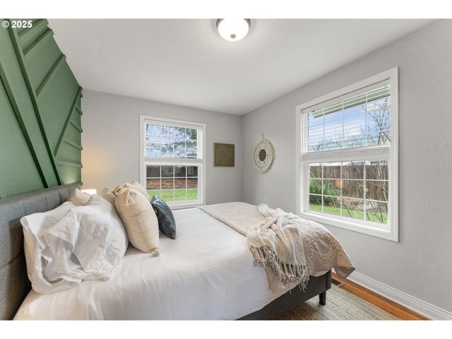 523 W BROCCOLI St, Roseburg, OR 97471