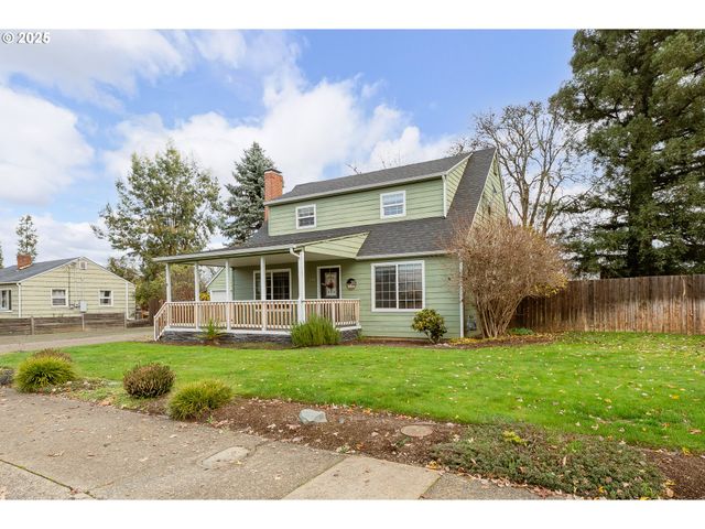 523 W BROCCOLI St, Roseburg, OR 97471
