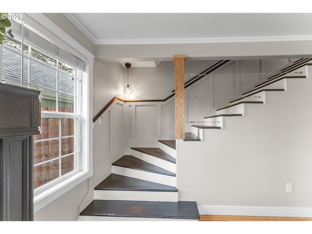 523 W BROCCOLI St, Roseburg, OR 97471