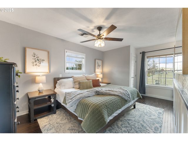 523 W BROCCOLI St, Roseburg, OR 97471