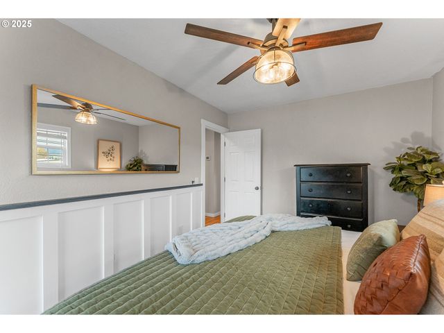 523 W BROCCOLI St, Roseburg, OR 97471