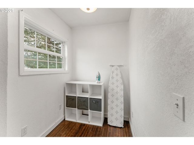 523 W BROCCOLI St, Roseburg, OR 97471