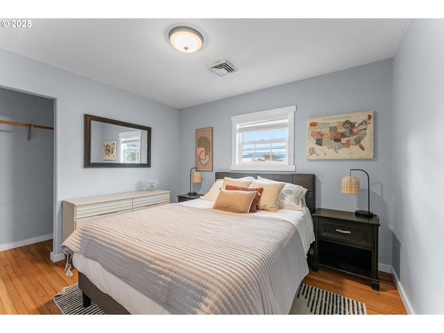 523 W BROCCOLI St, Roseburg, OR 97471