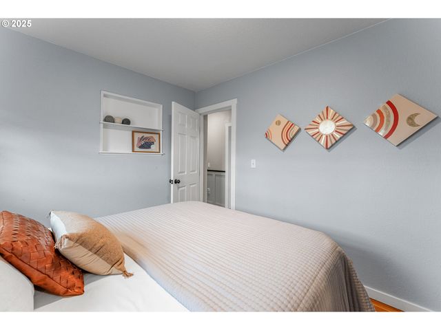 523 W BROCCOLI St, Roseburg, OR 97471