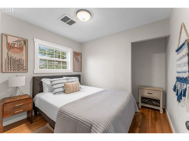 523 W BROCCOLI St, Roseburg, OR 97471