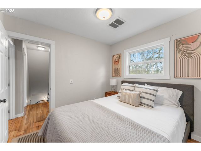 523 W BROCCOLI St, Roseburg, OR 97471