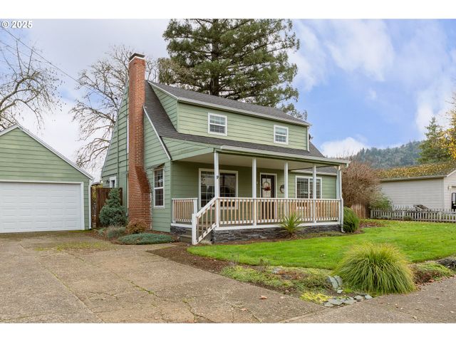 523 W BROCCOLI St, Roseburg, OR 97471