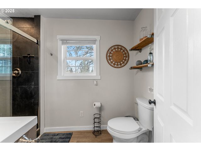 523 W BROCCOLI St, Roseburg, OR 97471