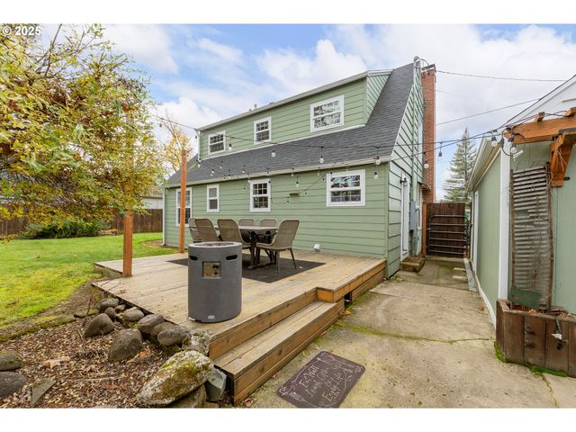 523 W BROCCOLI St, Roseburg, OR 97471