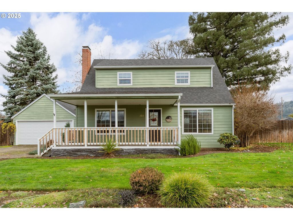 523 W BROCCOLI St, Roseburg, OR 97471