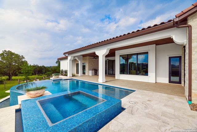 3728 Clubs Dr, Boerne, TX 78006