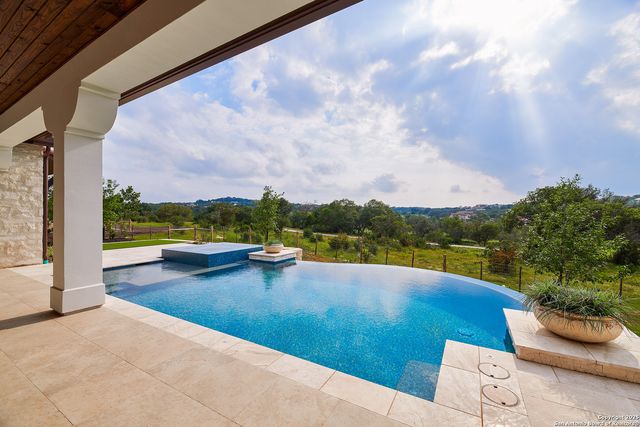 3728 Clubs Dr, Boerne, TX 78006