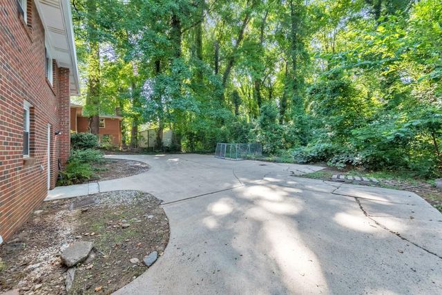 798 Pinehill Drive SE, Smyrna, GA 30080