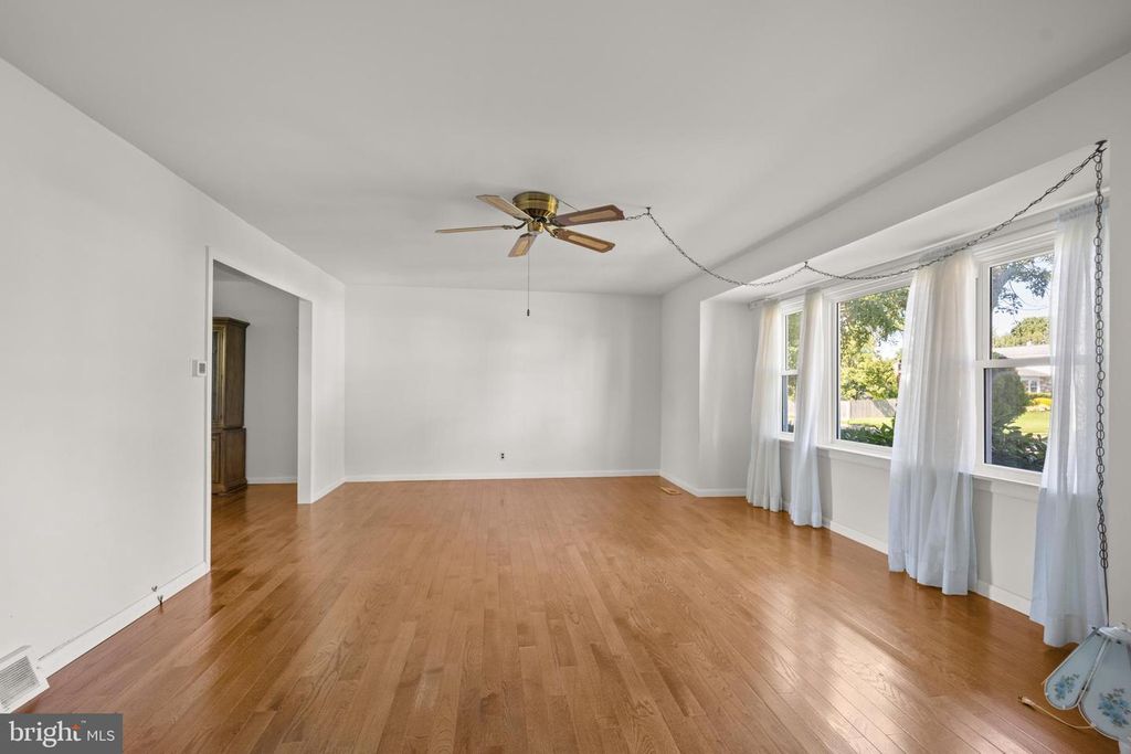 538 ELFORD RD, FAIRLESS HILLS, PA 19030 — photo 5