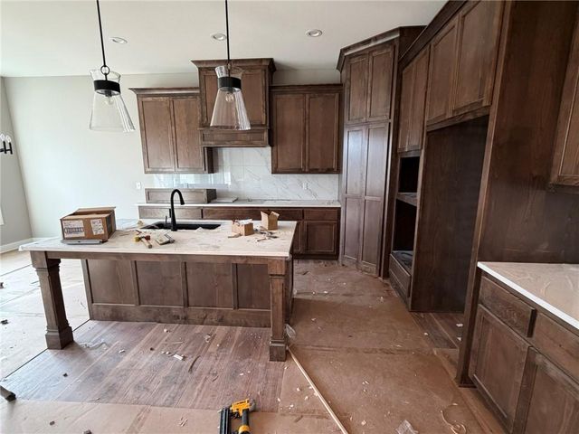 1153 SW Whitby Drive, Lee's Summit, MO 64083