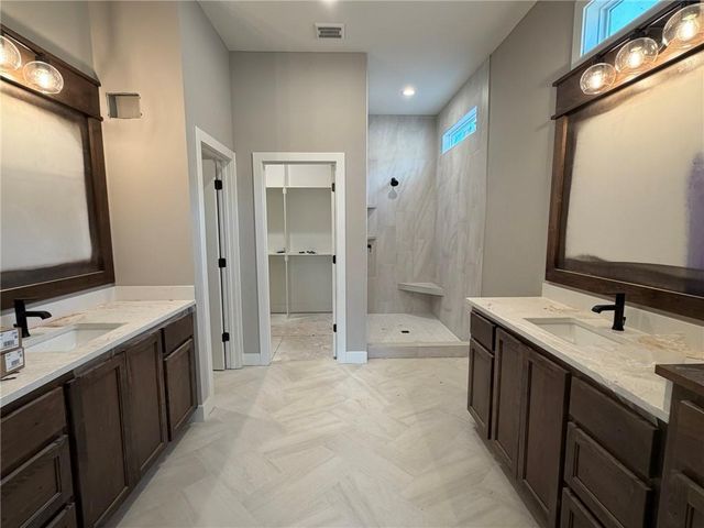 1153 SW Whitby Drive, Lee's Summit, MO 64083