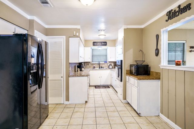6725 Plantation Road, Forest Hill, TX 76140