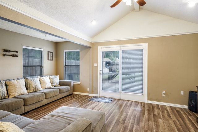 6725 Plantation Road, Forest Hill, TX 76140