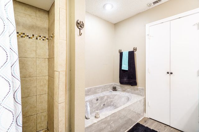 6725 Plantation Road, Forest Hill, TX 76140