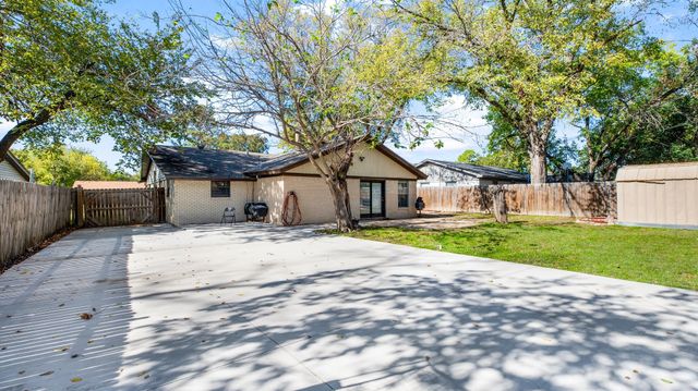 6725 Plantation Road, Forest Hill, TX 76140