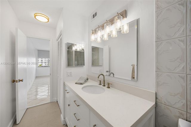 1825 S Ocean Dr 313, Hallandale Beach, FL 33009