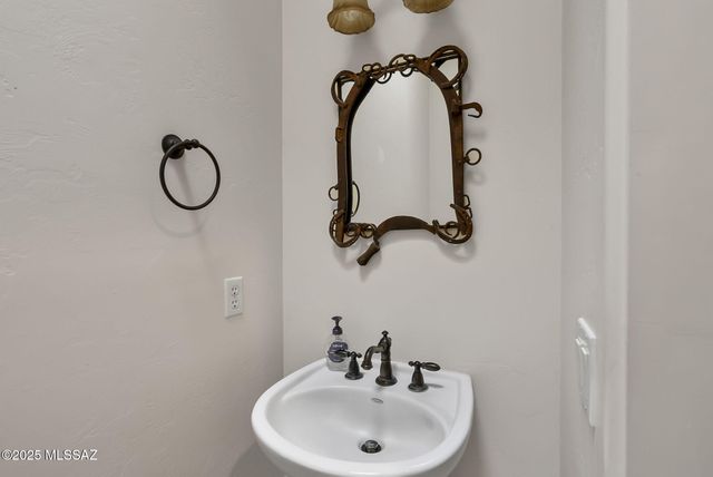 41 Calle Maria Elena, Tubac, AZ 85646