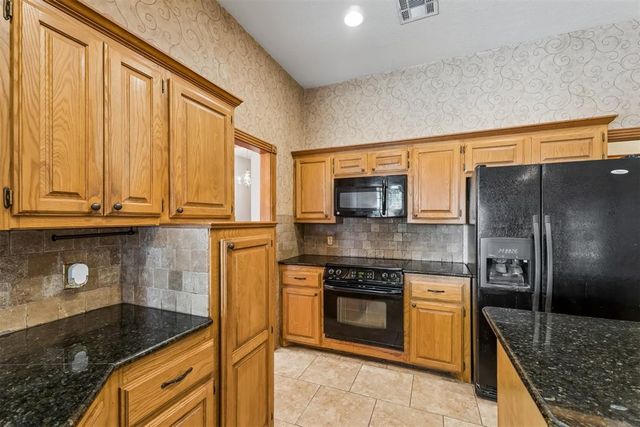 1801 Whispering Trail, Midwest City, OK 73130