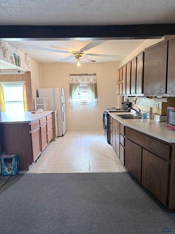 818 ALLEN AVE, Rapid City, SD 57701