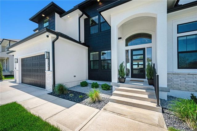 3133 SW Summit View Trail, Lee's Summit, MO 64082