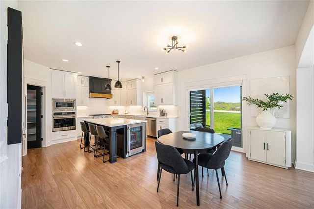 3133 SW Summit View Trail, Lee's Summit, MO 64082