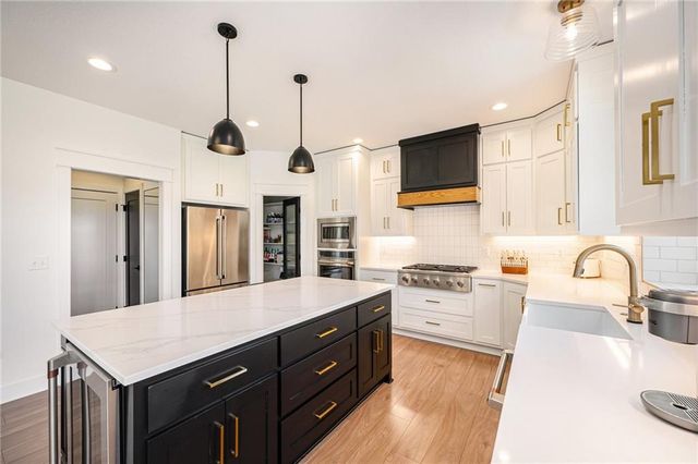 3133 SW Summit View Trail, Lee's Summit, MO 64082