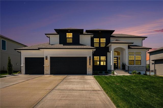 3133 SW Summit View Trail, Lee's Summit, MO 64082