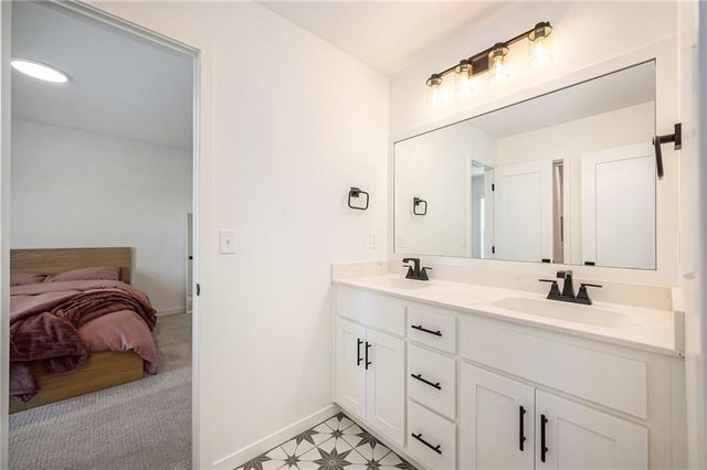 3133 SW Summit View Trail, Lee's Summit, MO 64082